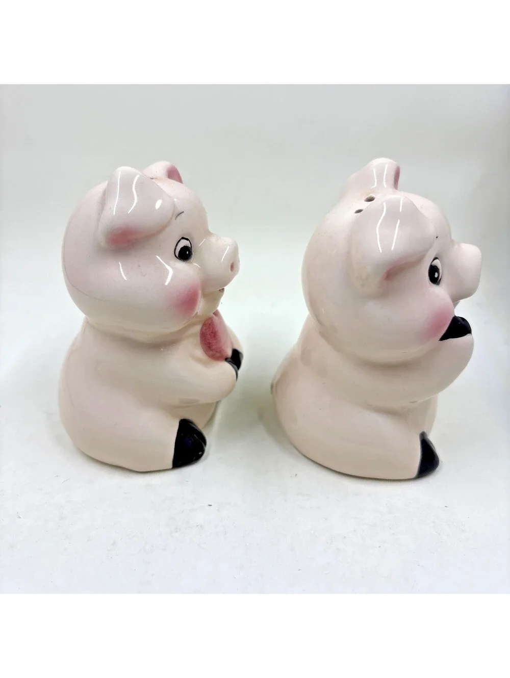 Pigs in Love Salt and Pepper Shaker Set Gloss Finish Farm Animal 3.5”
